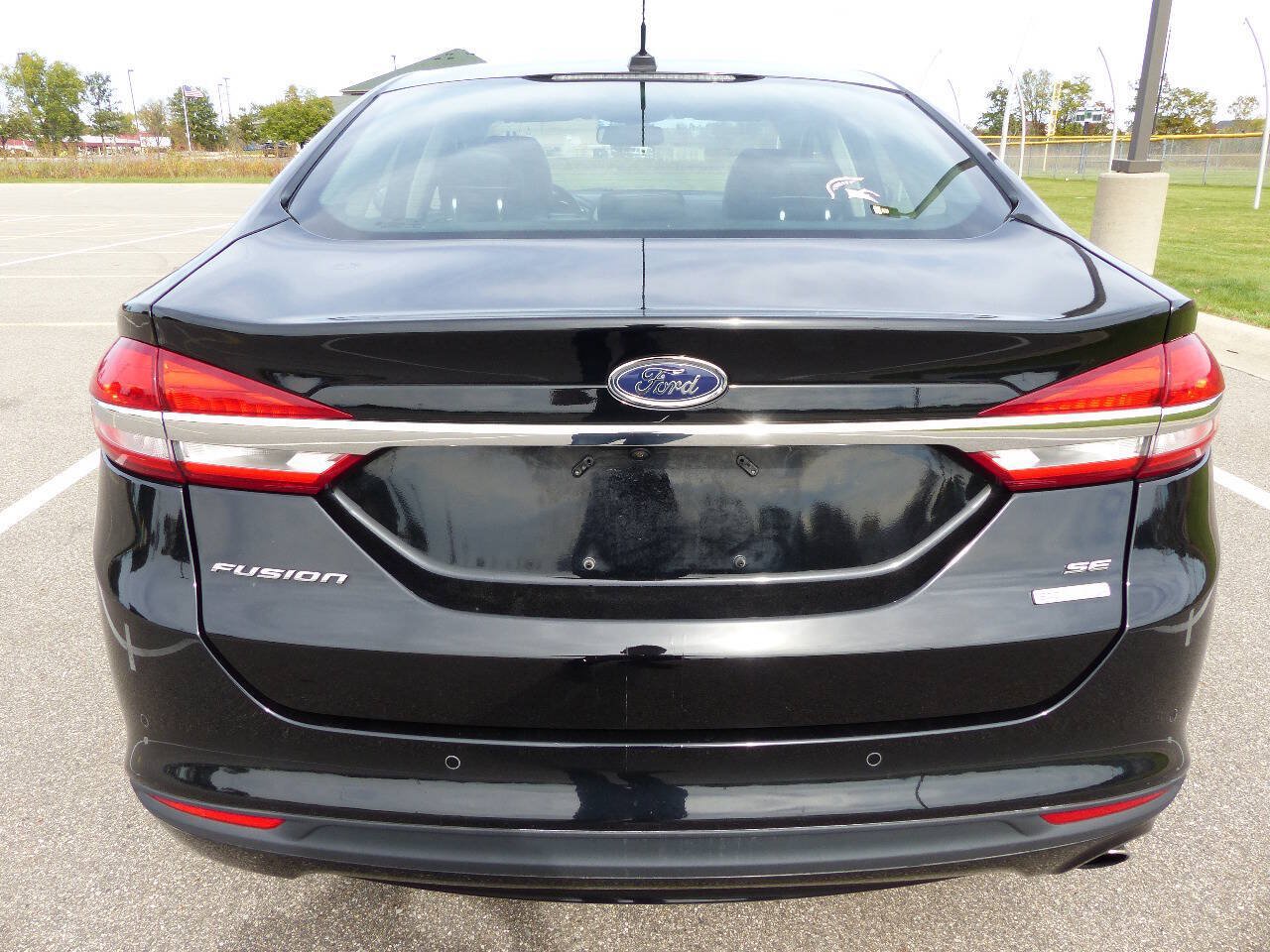 Used 2017 Ford Fusion SE w/ Fusion SE Technology Package FWD image 8