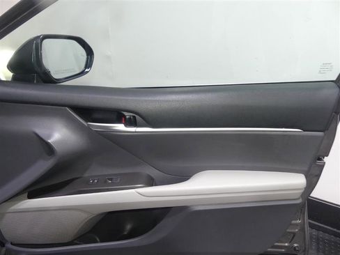 Used 2024 Toyota Camry SE w/ Cold Weather Package FWD image 19