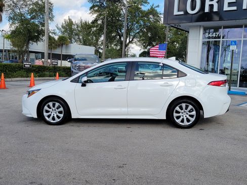 Used 2025 Toyota Corolla LE image 8