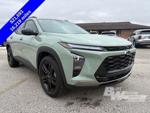 Used 2024 Chevrolet Trax ACTIV w/ Sunroof Package image 9