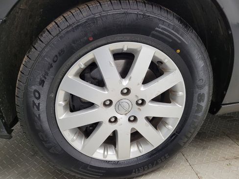 Used 2016 Chrysler Town & Country Touring FWD image 31