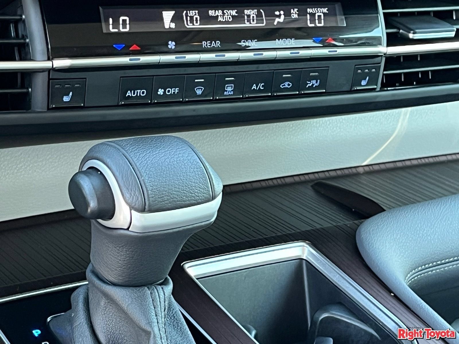 Certified 2024 Toyota Sienna XLE FWD image 30