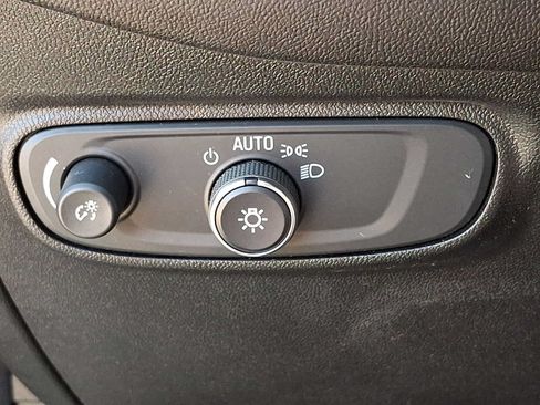 Used 2020 Chevrolet Equinox LS AWD/4WD image 25