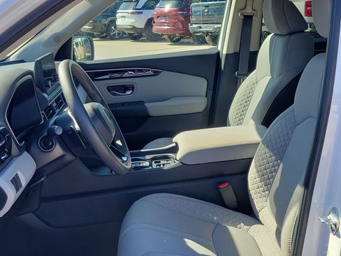 Used 2023 Honda Pilot LX image 22