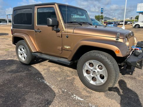 Used 2015 Jeep Wrangler Sahara w/ Dual Top Group AWD/4WD image 25