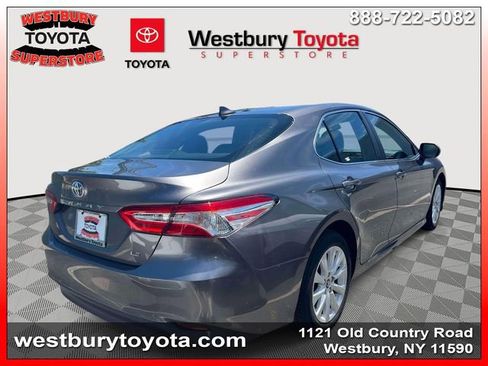 Used 2019 Toyota Camry LE FWD image 5