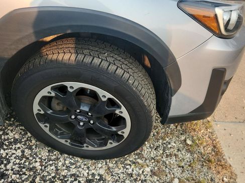 Used 2023 Subaru Crosstrek 2.0i AWD/4WD image 2
