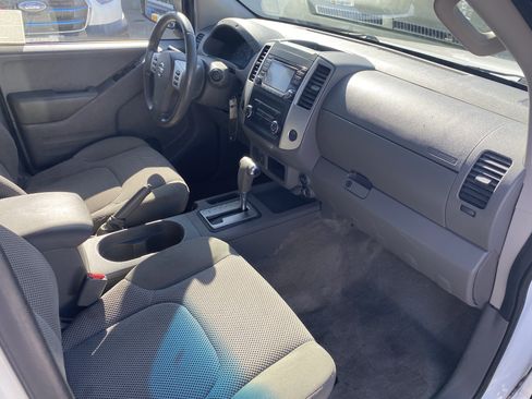 Used 2018 Nissan Frontier SV image 25