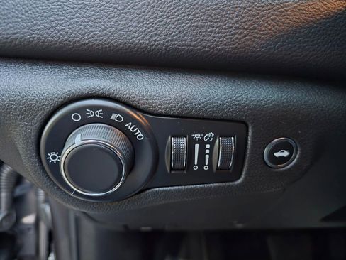 Used 2016 Chrysler 200 Limited w/ Convenience Group image 22