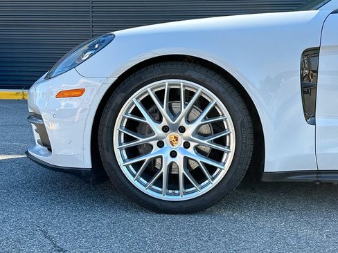 Used 2018 Porsche Panamera 4 AWD/4WD image 33