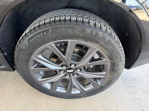 Used 2019 Cadillac XT5 Premium Luxury w/ Sport Package FWD image 5