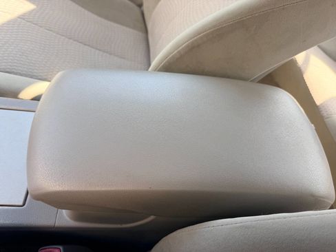 Used 2010 Toyota Camry LE FWD image 33