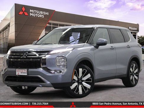 New 2026 Mitsubishi Outlander SE image 1