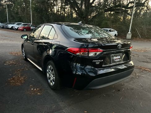 Used 2023 Toyota Corolla LE image 2