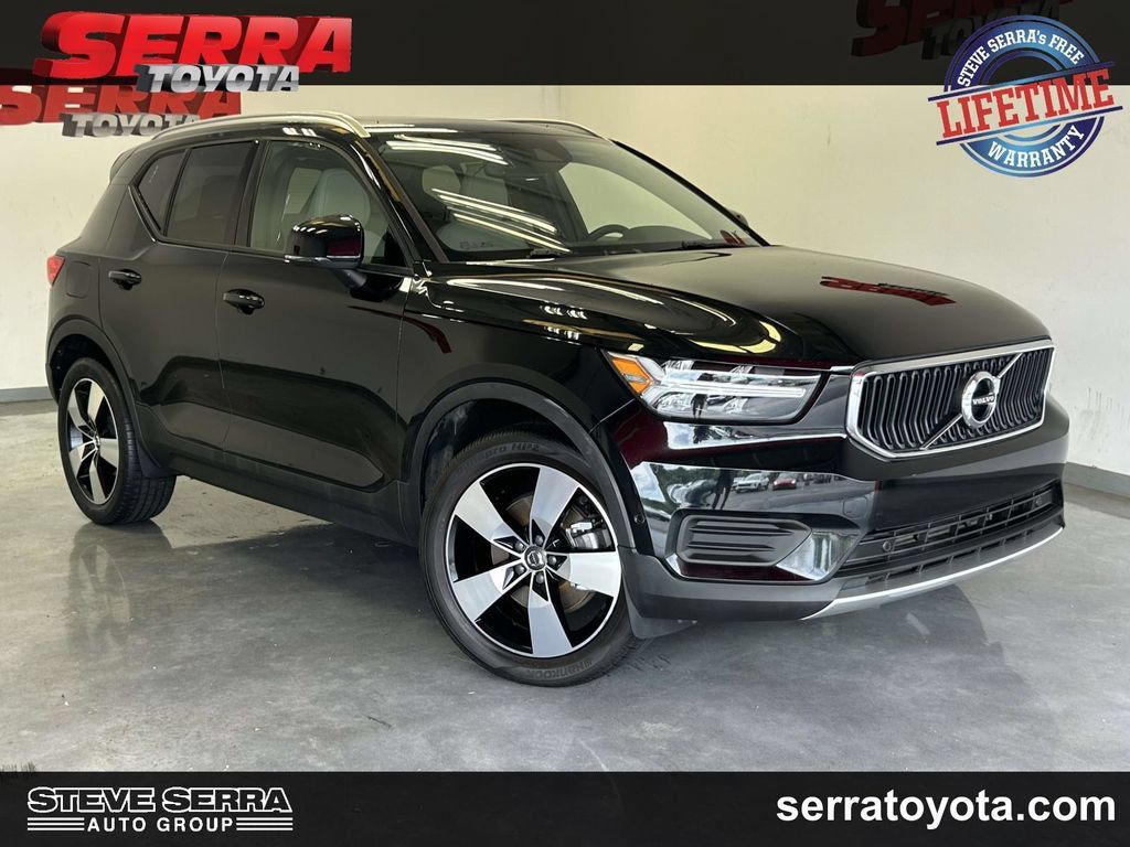 Used 2019 Volvo XC40 T5 Momentum AWD/4WD image 1