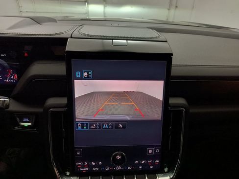 Used 2026 GMC Yukon XL Denali w/ Advanced Technology Package AWD/4WD image 17