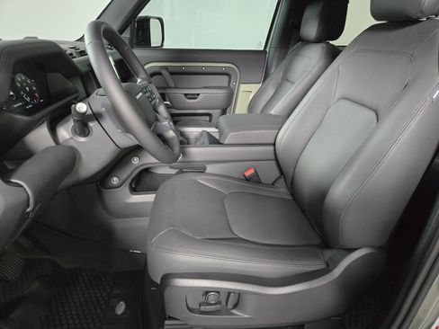 New 2025 Land Rover Defender 90 X-Dynamic SE image 11