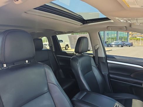 Used 2016 Toyota Highlander XLE AWD/4WD image 9