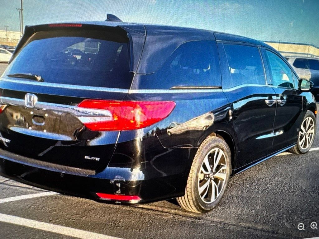 Used 2018 Honda Odyssey Elite image 4