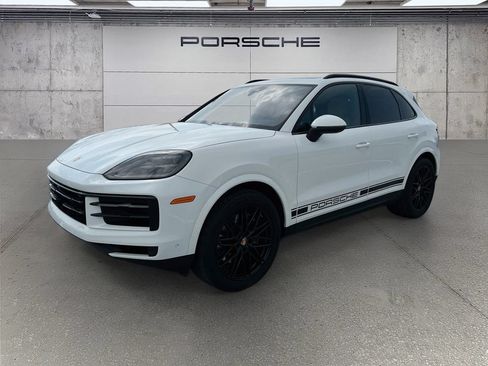 Certified 2025 Porsche Cayenne AWD/4WD image 1