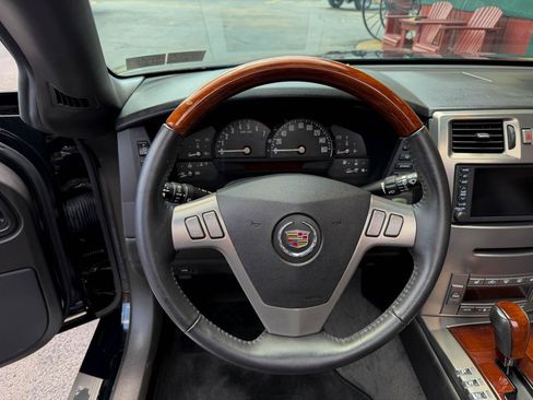 Used 2005 Cadillac XLR RWD image 26