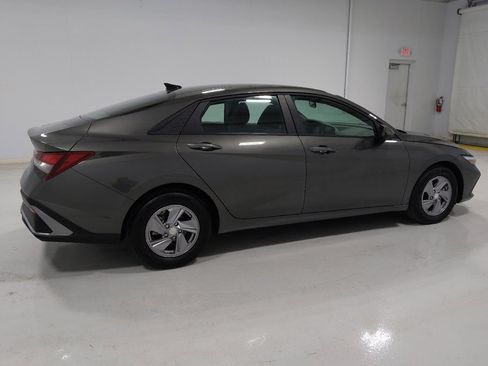 Used 2024 Hyundai Elantra SE image 10