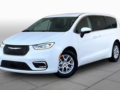 Used 2023 Chrysler Pacifica Touring-L