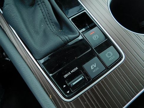 Used 2024 Toyota Sienna XLE image 32