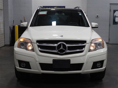 Used 2010 Mercedes-Benz GLK 350 4MATIC image 2