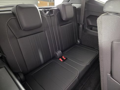 Used 2023 Volkswagen Tiguan SE R-Line FWD image 32
