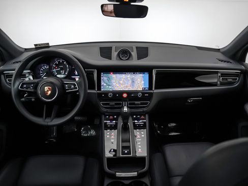 Certified 2025 Porsche Macan image 15