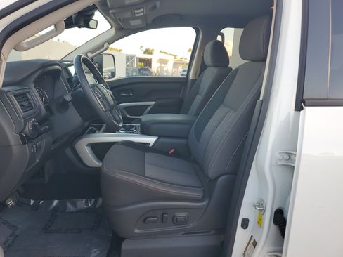 Certified 2024 Nissan Titan SV w/ SV Convenience Package image 11