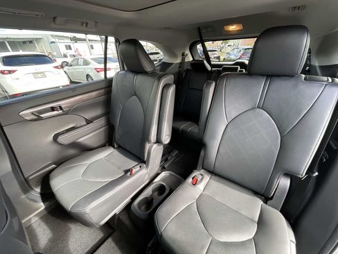 Used 2024 Toyota Highlander Platinum AWD/4WD image 24