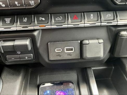 Used 2020 Chevrolet Silverado 2500 High Country w/ Technology Package AWD/4WD image 18