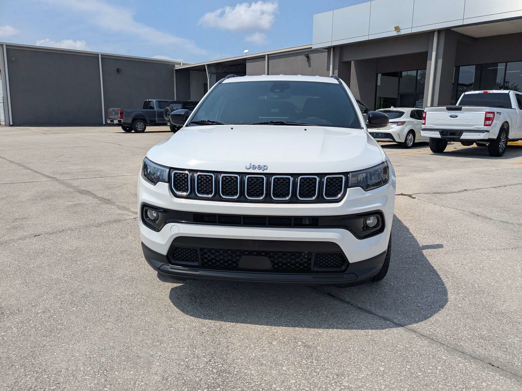 Used 2024 Jeep Compass Latitude AWD/4WD image 9