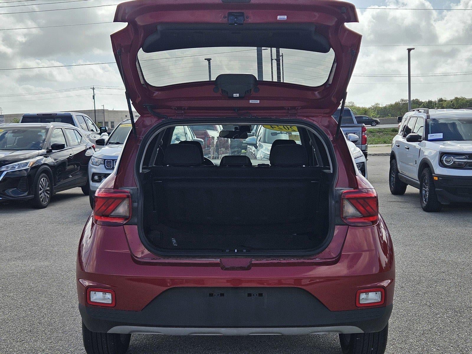 Used 2024 Hyundai Venue SEL FWD image 10
