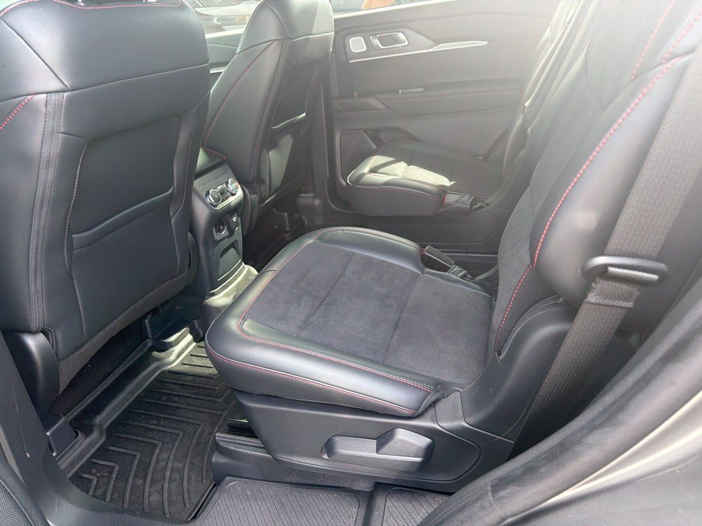 Used 2025 Ford Explorer ST w/ Sun And Sound Package AWD/4WD image 17