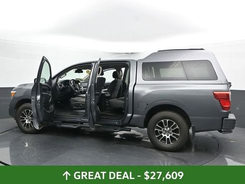 Used 2021 Nissan Titan SV w/ SV Convenience Package image 60