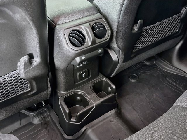 Used 2026 Jeep Wrangler Unlimited Rubicon w/ Safety Group AWD/4WD image 27