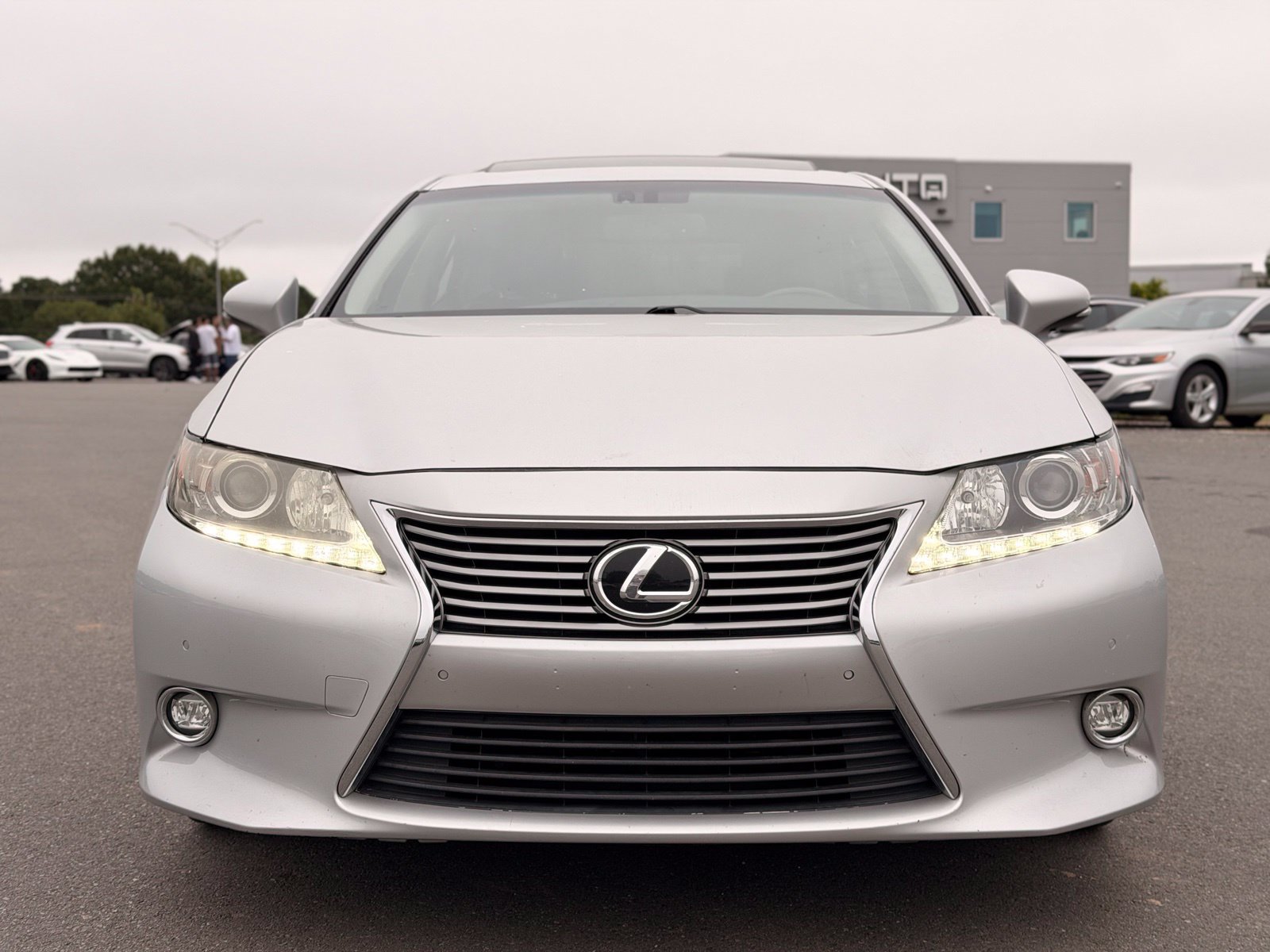 Used 2014 Lexus ES 350 w/ Luxury Package FWD image 6