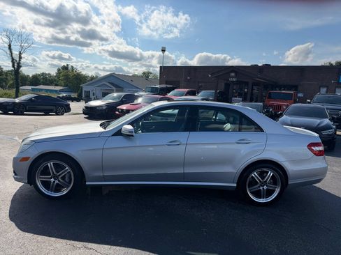 Used 2011 Mercedes-Benz E 550 4MATIC Sedan image 6