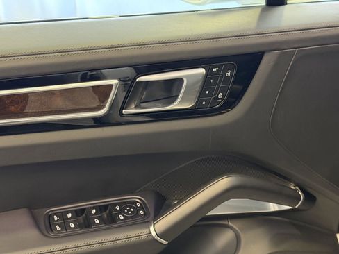 Certified 2023 Porsche Cayenne Turbo image 14