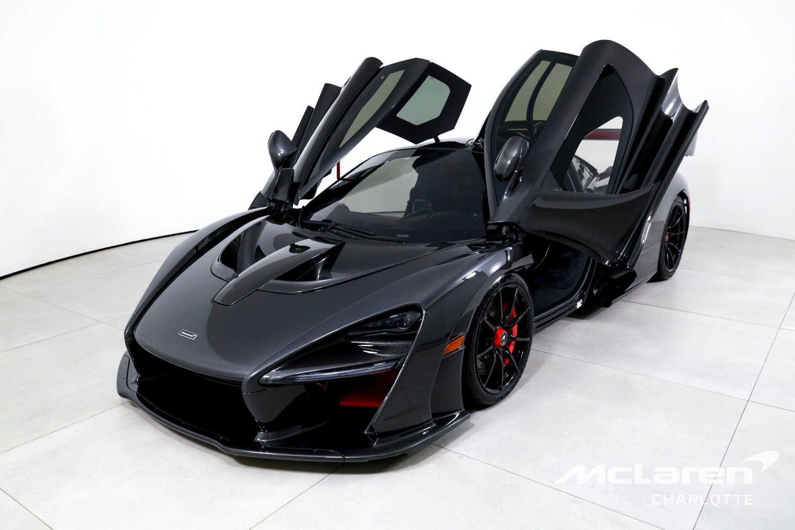 Used 2019 McLaren Senna RWD image 5