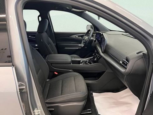 Used 2025 Chevrolet Traverse LT AWD/4WD image 15