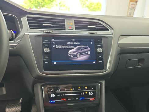 Certified 2024 Volkswagen Tiguan SE FWD image 21