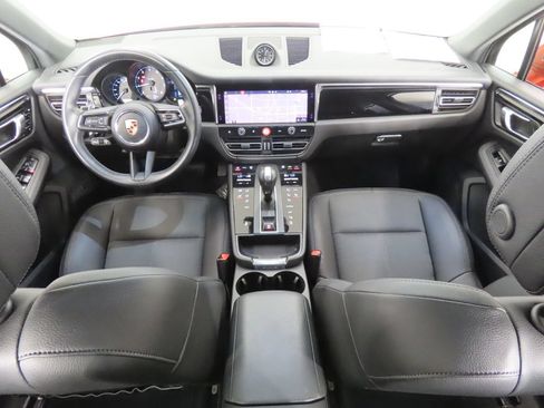 Certified 2025 Porsche Macan AWD/4WD image 15