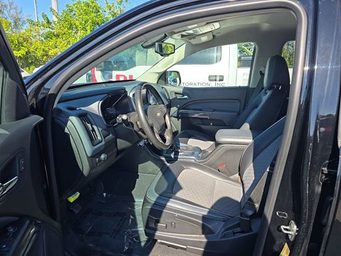 Used 2019 Chevrolet Colorado Z71 w/ Z71 Midnight Edition RWD image 8