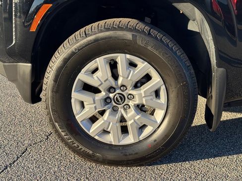 Certified 2022 Nissan Frontier SV w/ Technology Package image 9