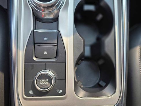 Used 2022 Ford Explorer XLT w/ Equipment Group 202A image 21