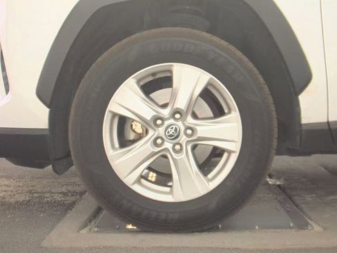 Used 2020 Toyota RAV4 XLE FWD image 11
